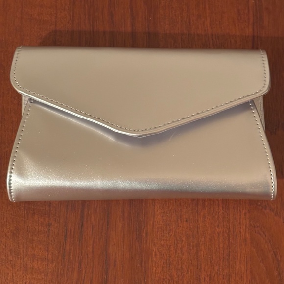 Labair Shiny Silver Envelope Clutch Purse - Picture 6 of 12